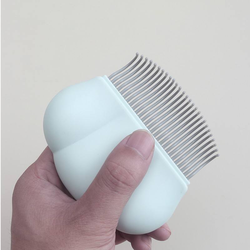 Soft Paw Deshedding Brush